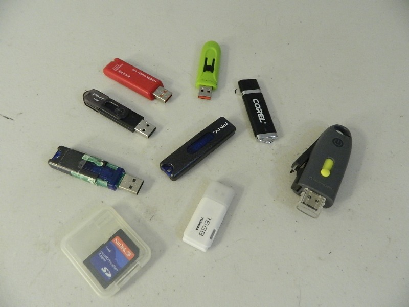 lot 142 image: USB Drives and More