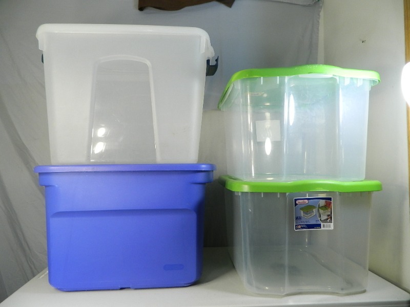 lot 175 image: 4 Totes with Lids