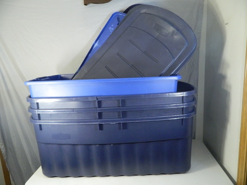 lot 176 image: 4 Large Totes with Lids