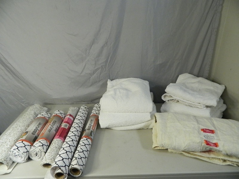 lot 188 image: Towels and Easy Liner