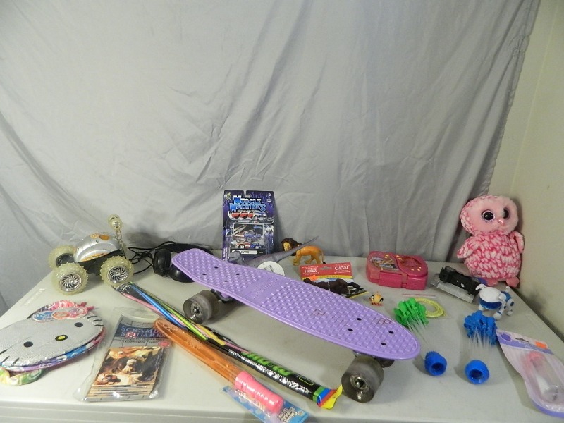lot 200 image: Kids Toys