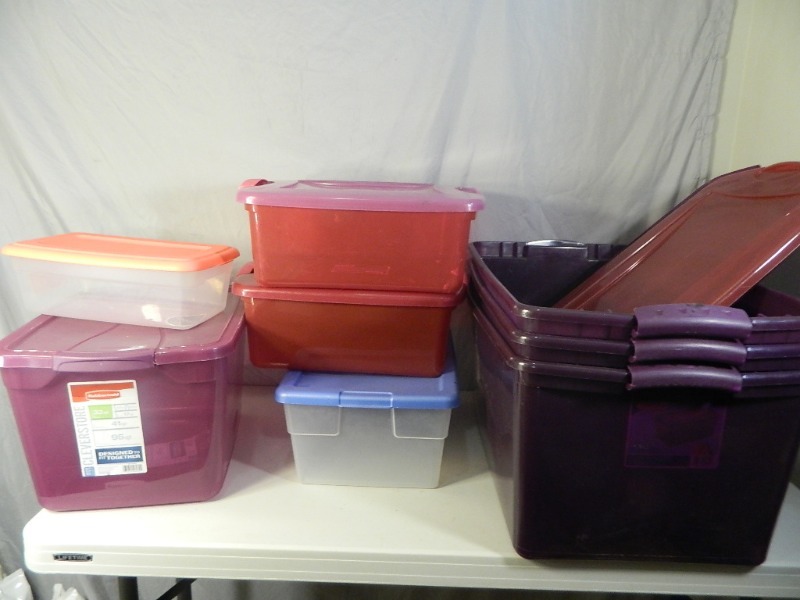 lot 203 image: 8 Totes with Lids