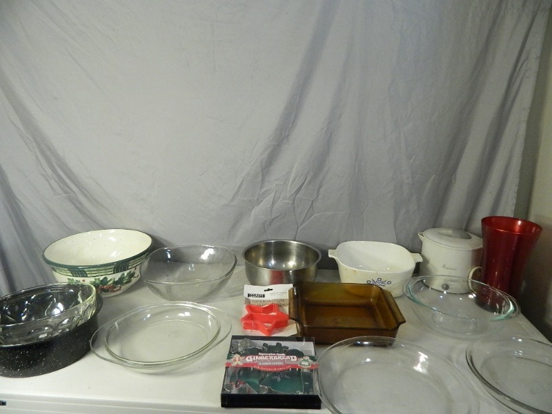 lot 205 image: Pyrex, Anchor, More