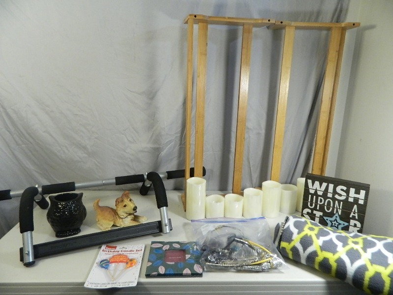 lot 211 image: Pull up Bar, Home Decor, Flameless Candles