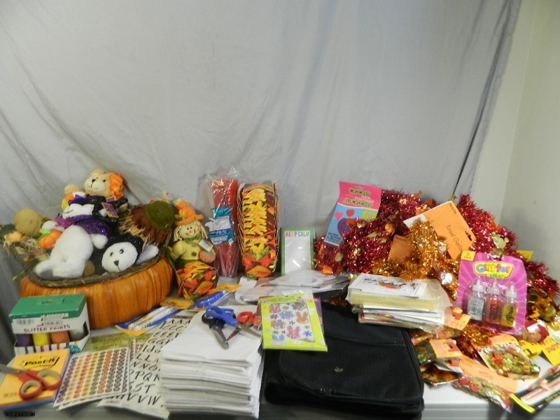 lot 212 image: Craft and Office Items