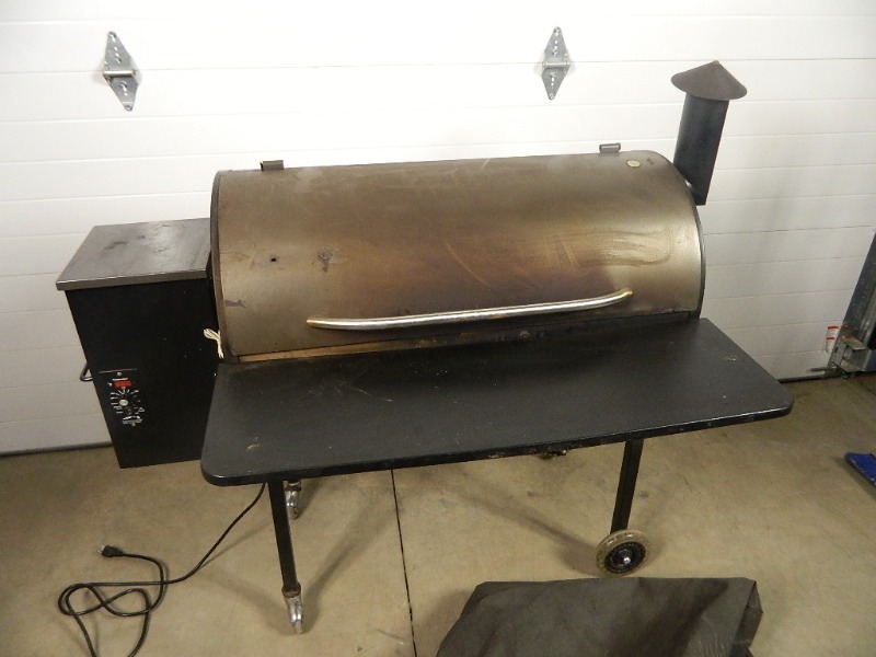 lot 7 image: Traeger Pellet Grill  Smoker