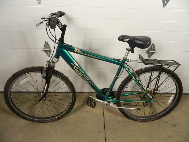 lot 11 image: Schwinn Moutain Bike