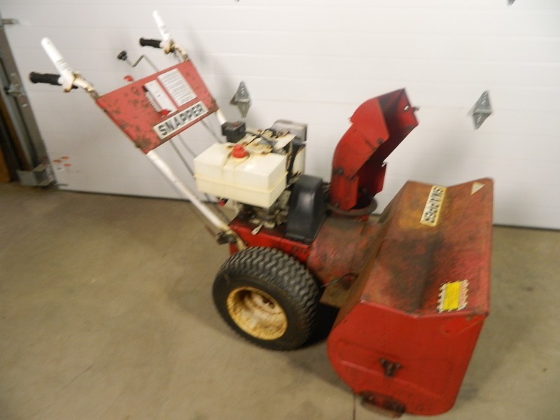 lot 20 image: Large Snapper Snowblower