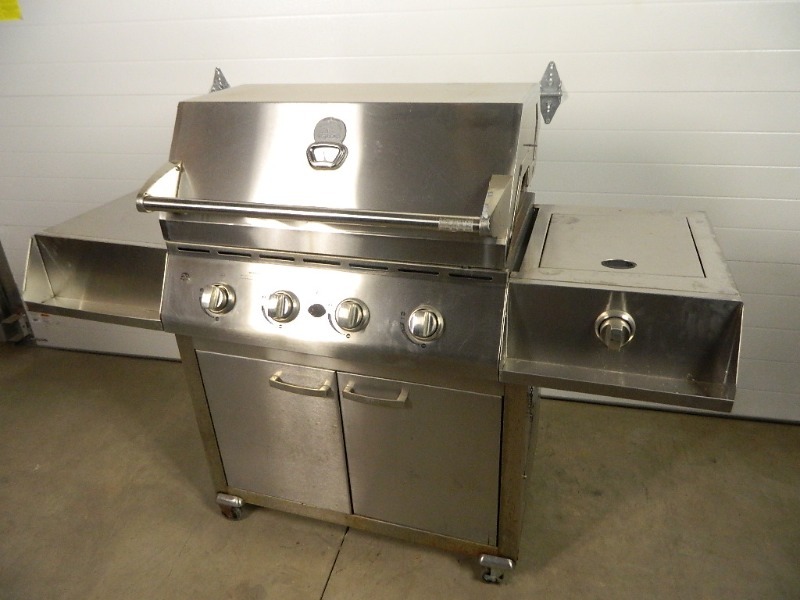 lot 21 image: Stainless Steel Igloo Grill