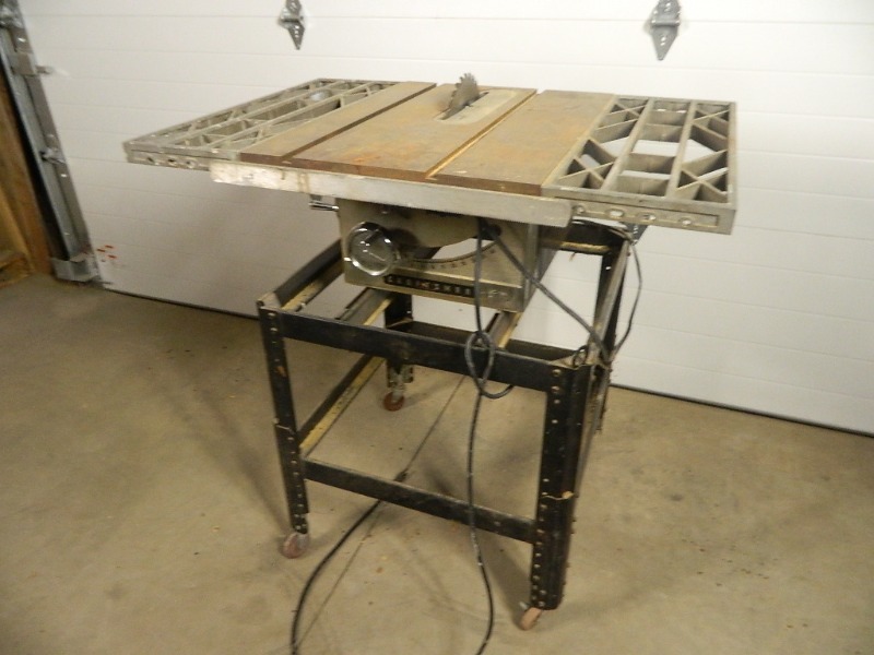 lot 25 image: Old Craftsman Table Saw