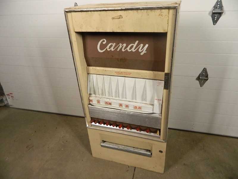 lot 6 image: Vintage Candy Vending Machine