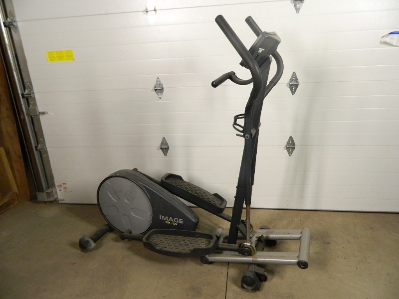 lot 29 image: Image 9.5 Elliptical Exercise Machine