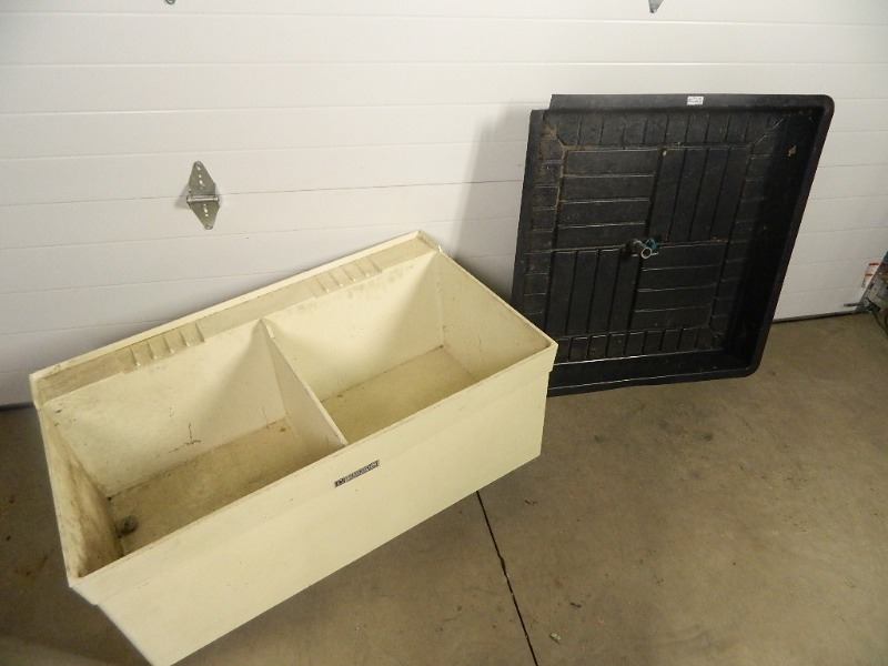 lot 225 image: Hydroponic Grow Table and Dual Laundry Sink
