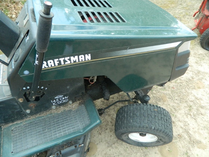 lot 229 image: Craftsman 42 Inch Riding Lawn Mower
