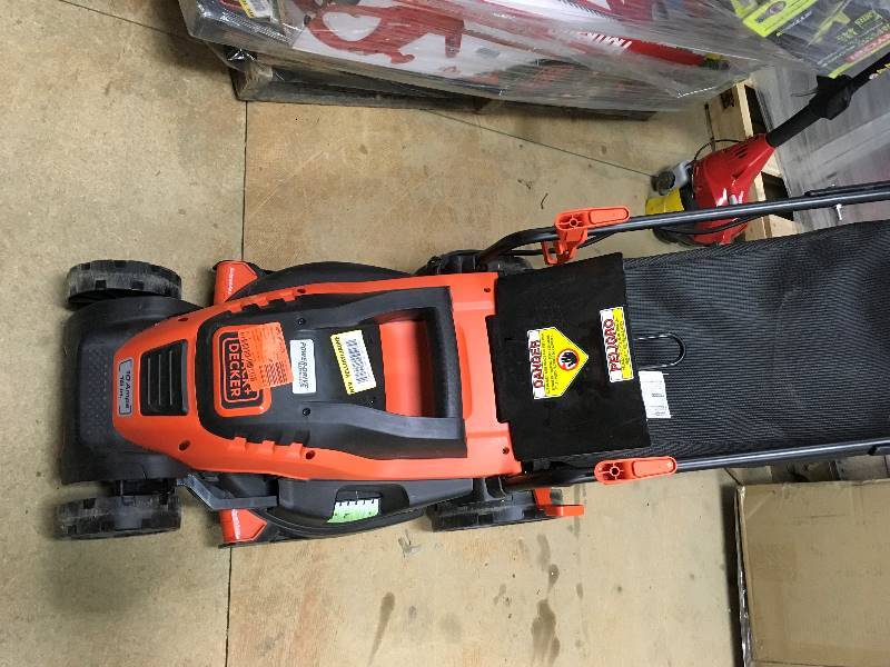 lot 35 image: Black&Decker 15 in. 10 Amp Corded Electric Walk Behind Push Lawn Mower in like new condition