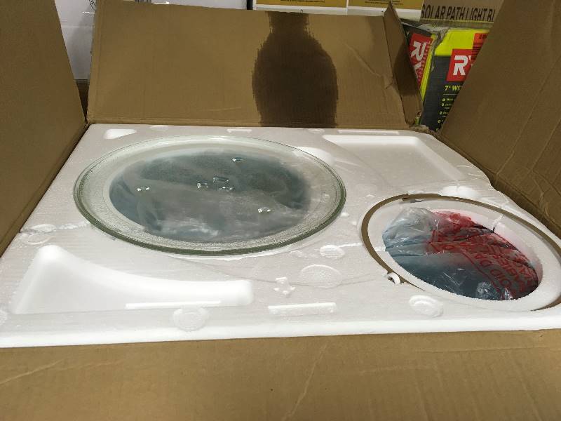 lot 37 image: Magic Chef 1.6 cu.ft. 1100-Watt Countertop Microwave  Stainless Steel in working condition