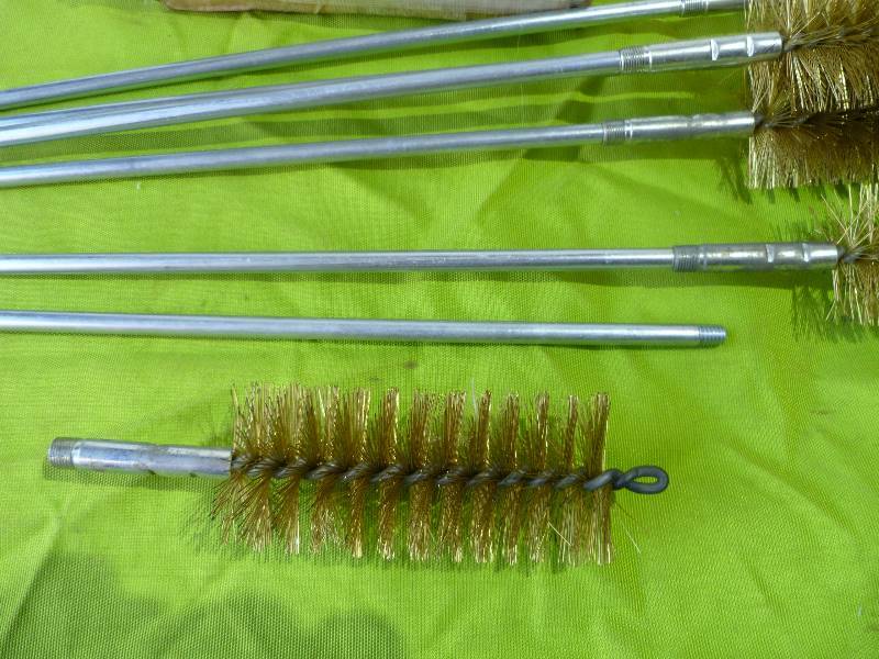 lot 61 image: 6-Barrel Brushes