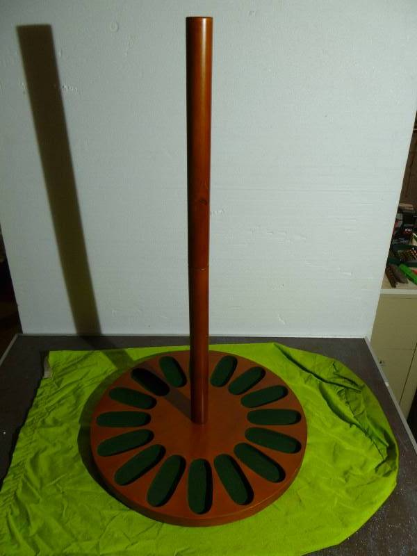 lot 63 image: 16 Gun Rotating Gun Stand