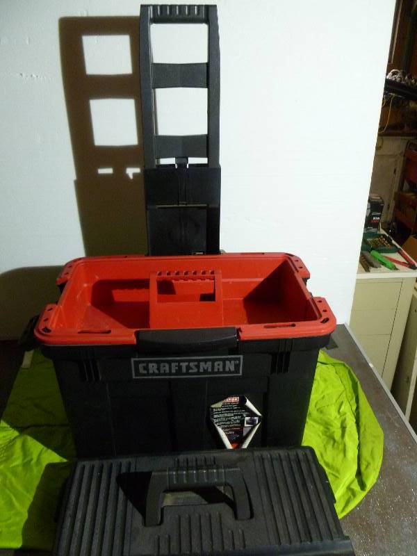 lot 67 image: Craftsman Sit, Stand Tote Tool Box