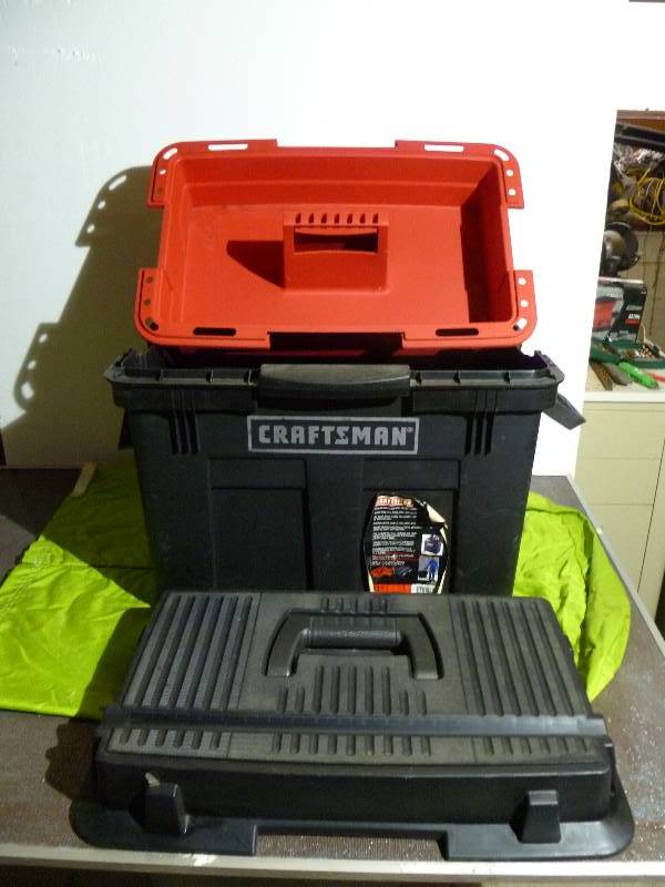 lot 68 image: Craftsman Sit, Stand Tote Tool Box