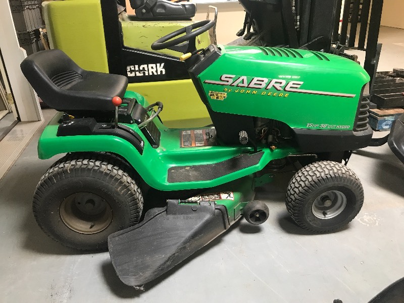 SABRE BY JOHN DEERE RIDING LAWN MOWER