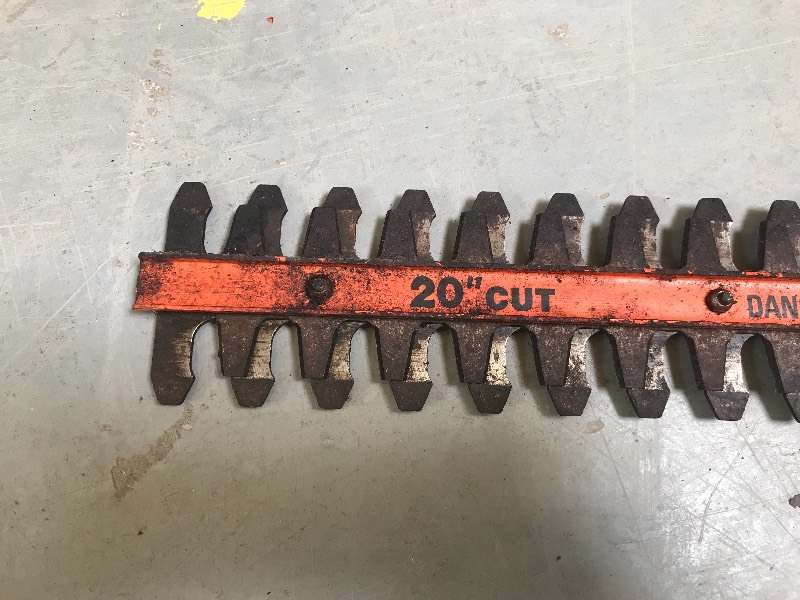 ELECTRIC HEDGE TRIMMER