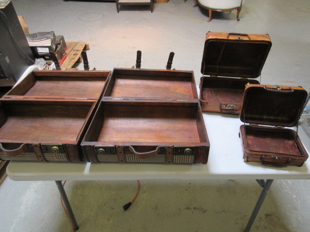 WOODEN LUGGAGETRAVEL CASES