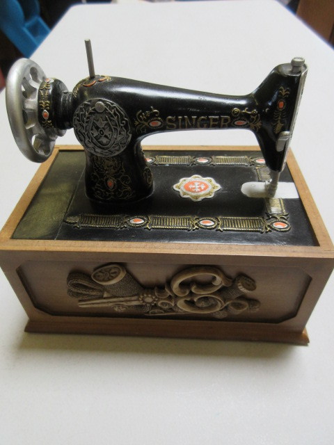 SINGER THEMED SEWING BOX