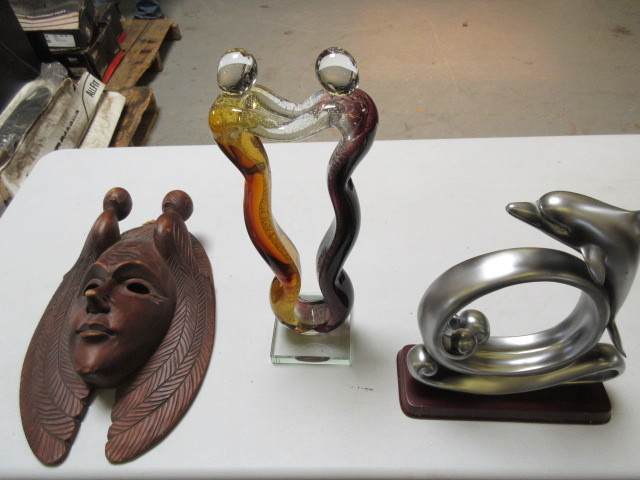 SCULPTURES AND WOODEN MASK