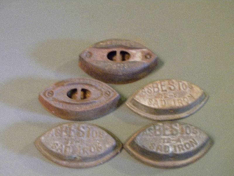 lot 43 image: 5 Sad Irons