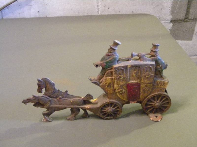 lot 45 image: Cast Iron London Royal Mail Doorstop