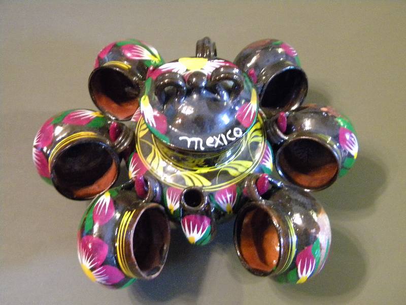lot 48 image: Mexico TeaCoffee Pot with 6 Cups