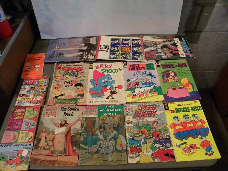 lot 60 image: Vintage Comics,Books & Magazines