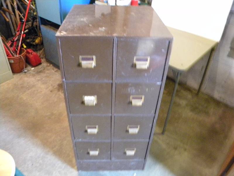 lot 85 image: Metal Cabinet with 8 Drawers