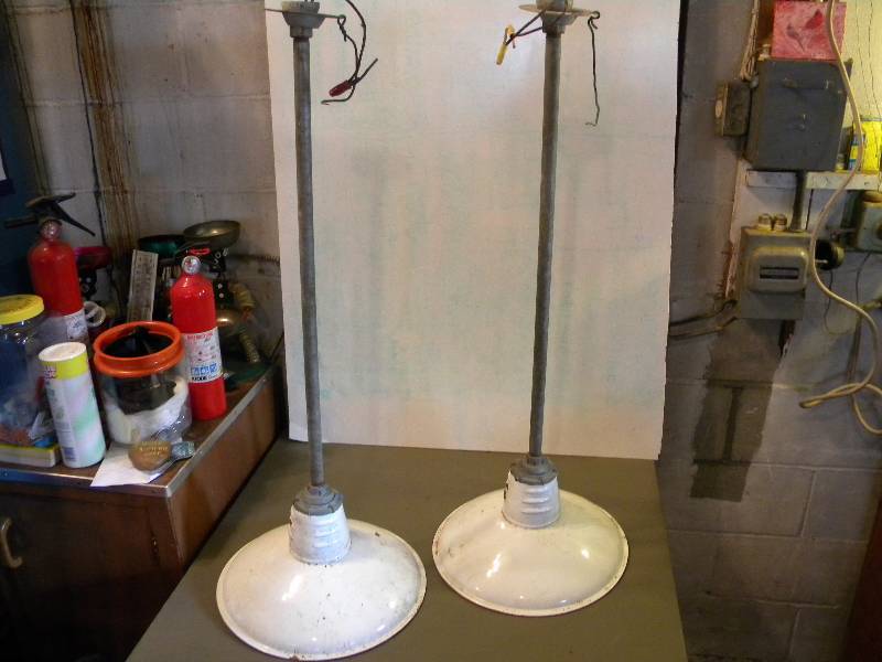 lot 86 image: Vintage Porcelain Ceiling Lights with Extensions