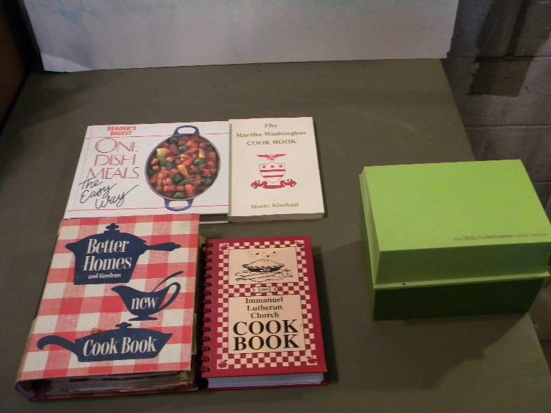 lot 126 image: Cookbooks & Betty Crocker Recipe Card Library