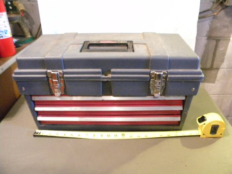 lot 135 image: Popular Mechanics Toolbox & Tools