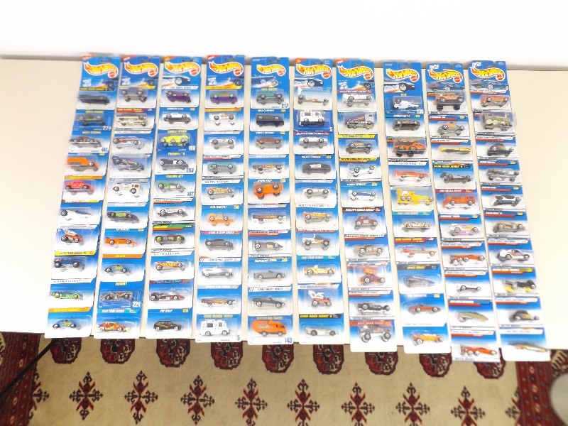 lot 3 image: 100 - Miscellaneous 1990s New in Package Hot Wheels