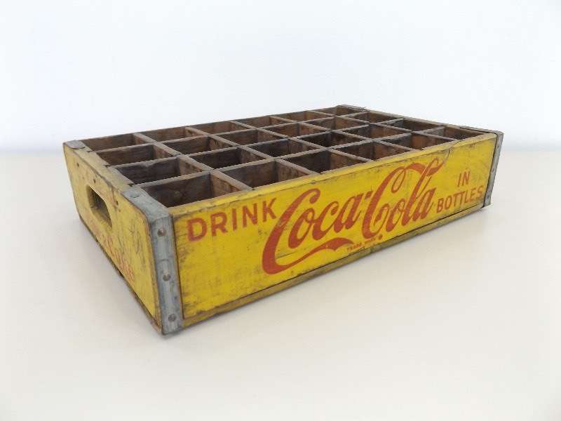 lot 8 image: Vintage Wood Coca-Cola Crate