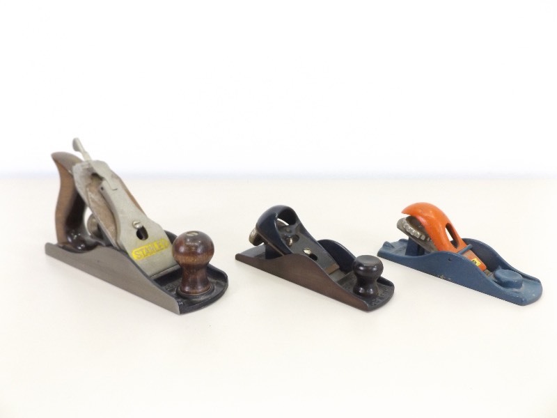 lot 16 image: 3 Vintage Stanley Wood Planers