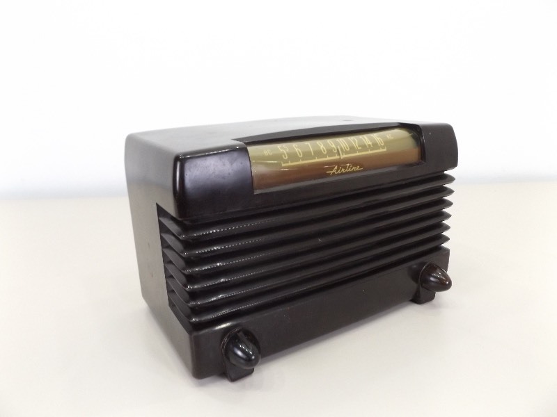 lot 20 image: Working Vintage Wards Airline Radio