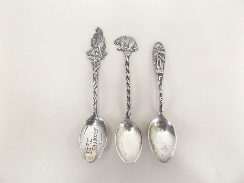 lot 39 image: 3 Sterling Silver Spoons (23.7 grams Total Weight)
