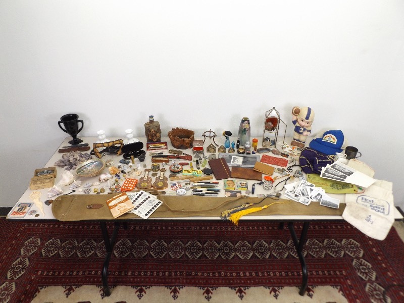 lot 50 image: Lot of Miscellaneous Collectibles