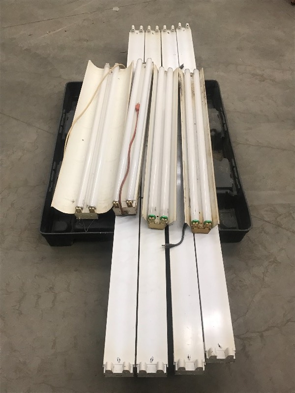 lot 5 image: Lot Of (4) 4ft & (4) 8ft Flourescen...