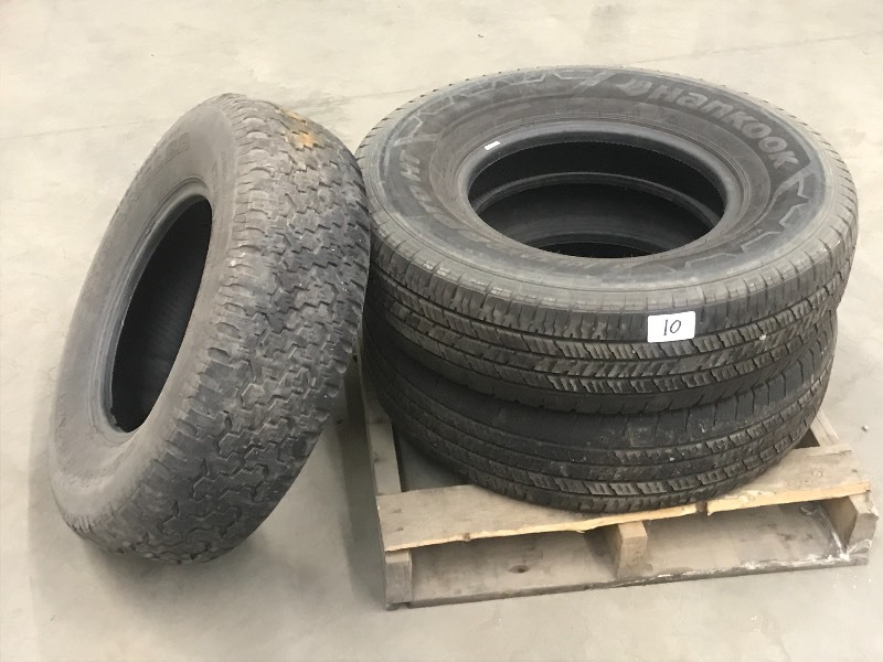 lot 10 image: Lot Of (2) Hankook DynaPro HT LT235...