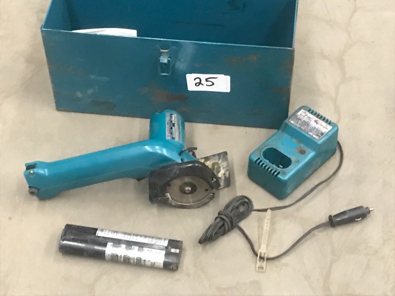 lot 25 image: Makita Cordless 85mm Circular Saw S...
