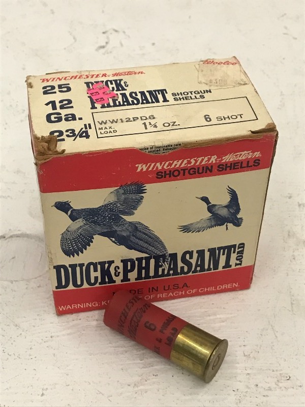 lot 32 image: (1) Box Of Winchester 12gauge 2.75...
