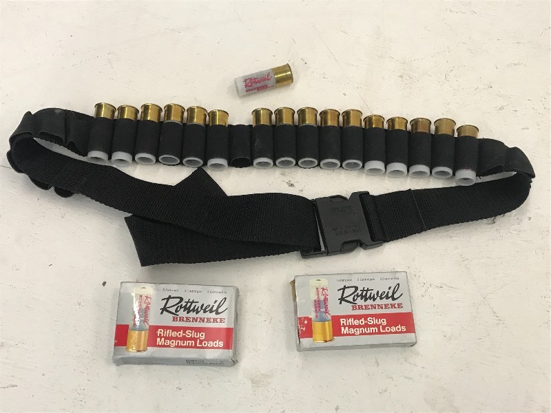 lot 58 image: Bag Of Assorted 12gauge Slugs & She...