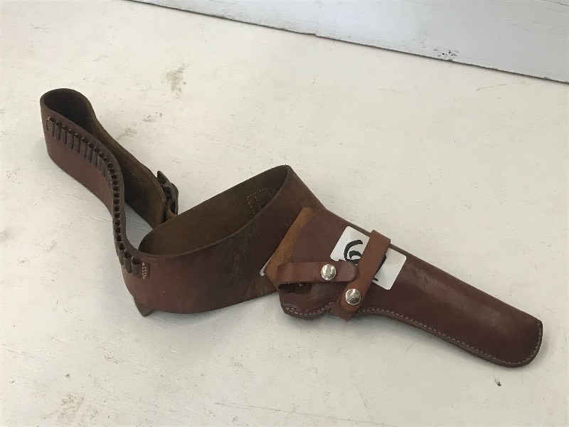 lot 61 image: Hunter 1100-60 Leather Belt Pistol ...