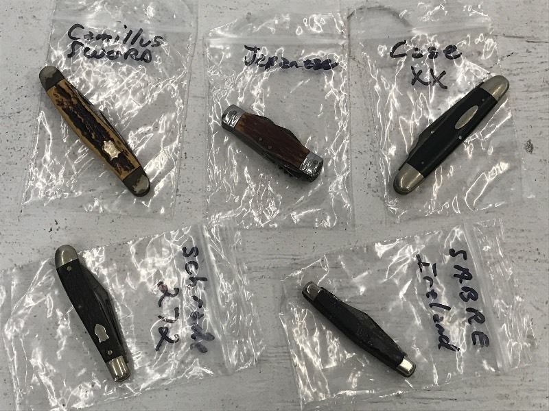lot 74 image: Lot Of Assorted Pocket Knives ...